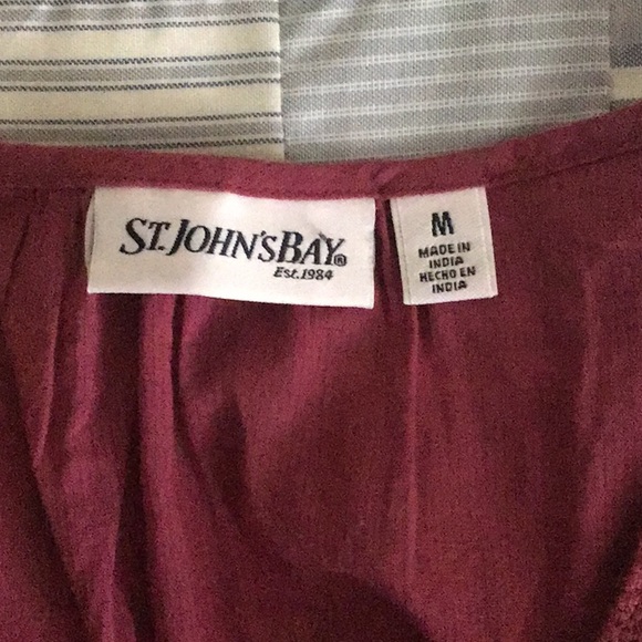 MEDIUM St. John’s Bay Berry Sleeveless Top - Picture 5 of 5